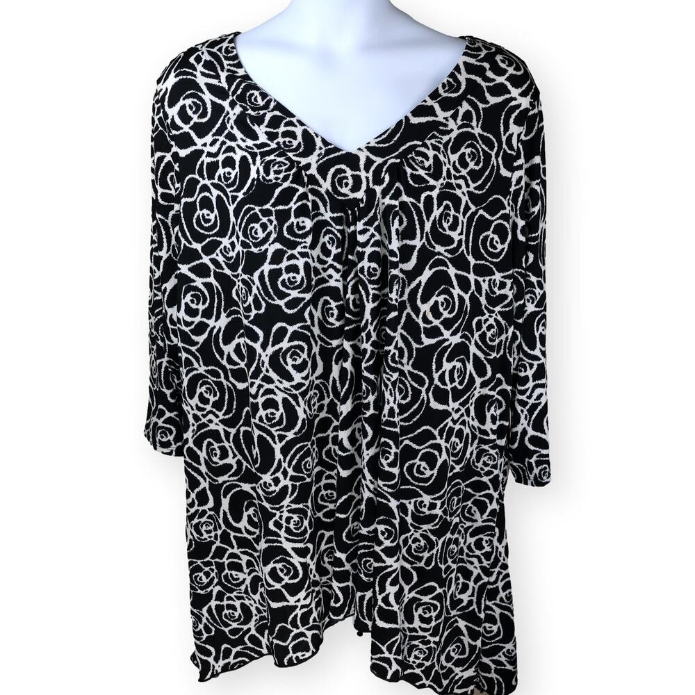 Avenue Floral Tunic Top Black White V Neck Plus Size 30